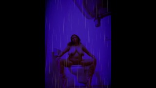 Pose di gioco della toilette in musica oscura riproduzione elettronica