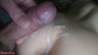 Jonge MILF heeft plezier en krijgt veel sperma!