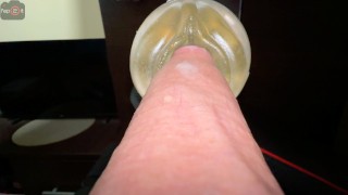 Guy gemendo enquanto fode Fleshlight até creampie com Dirty Talk e orgasmo intenso - fap2it