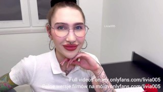 Wyruchał nauczycielkę i kazał jej zlizać spermę z biurka