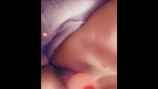 Masturbándome con mi juguetito