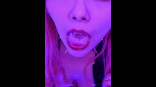 POV - Готическая девушка отсасывает на вечеринке